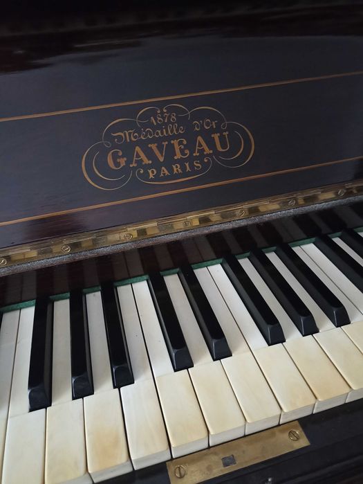 Piano Gaveau Paris Medaille dOr 1878 com banco