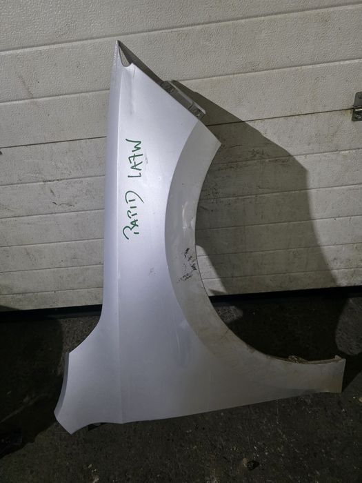 Skoda Rapid Błotnik przód prawy la7w