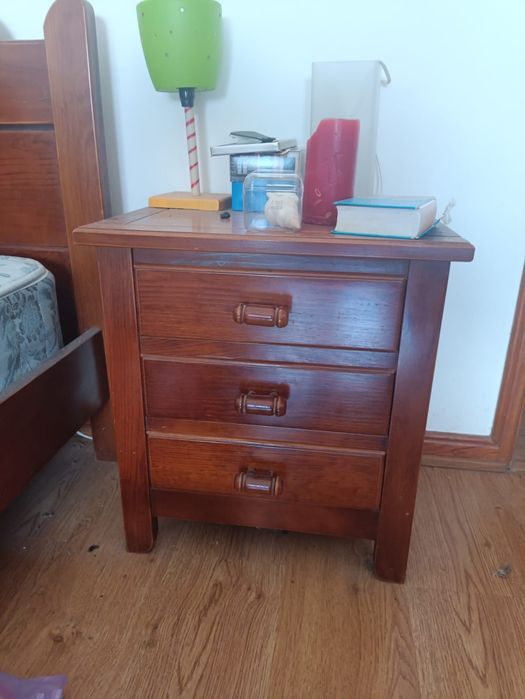 Mesinha de cabeceira