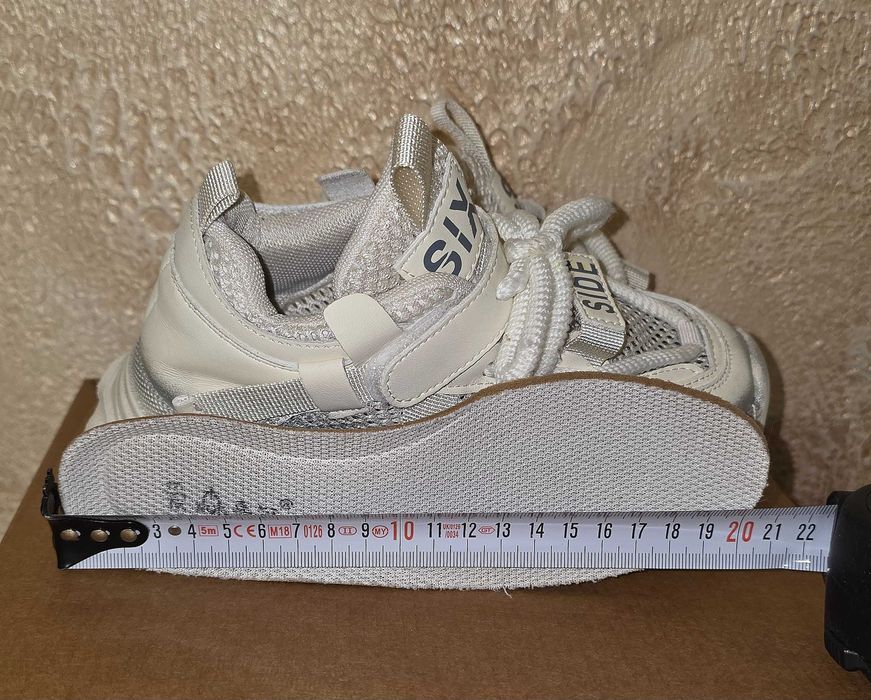 Кросівки для дівчинки