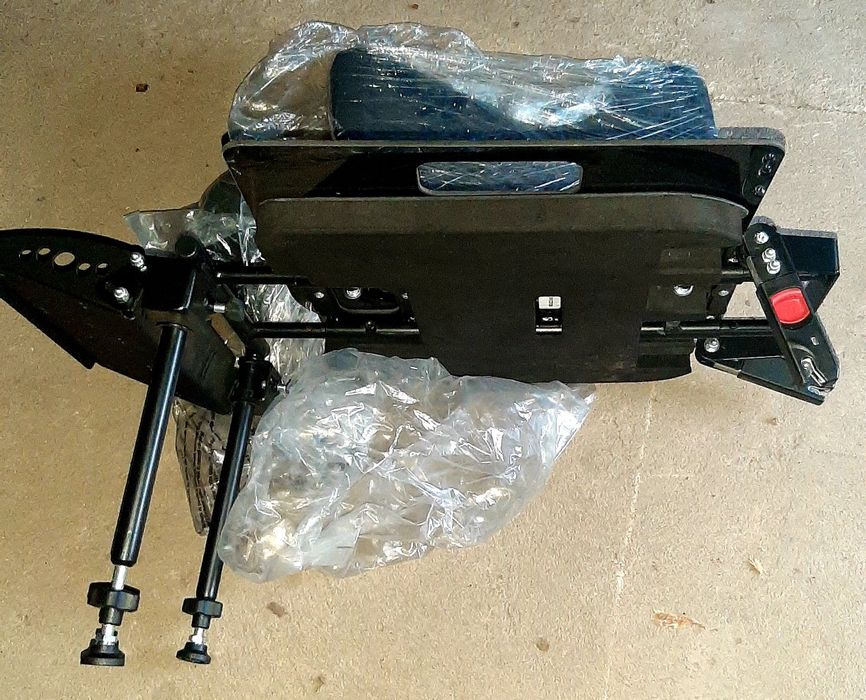 Fotelik samochodowy Baffin 1