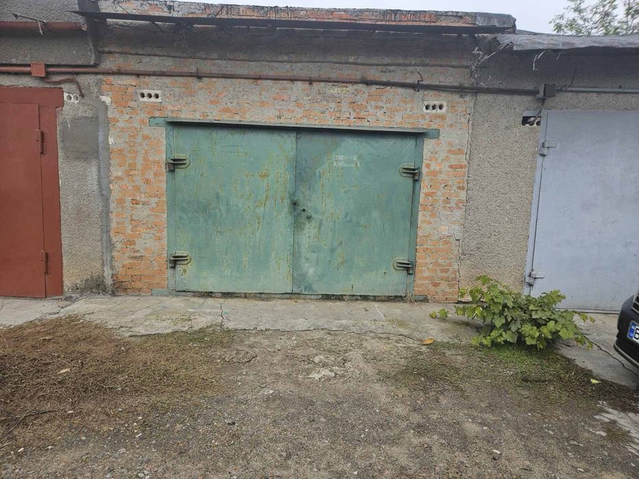 Продаю гараж по вулиці Кубанській