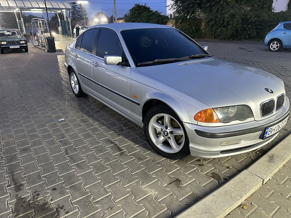 BMW E46 320i (1998)