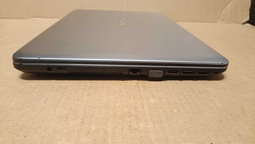 Laptop : ASUS R541N