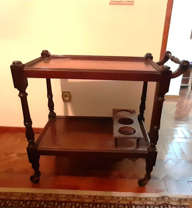 Mesa carrinho de chá cor mogno