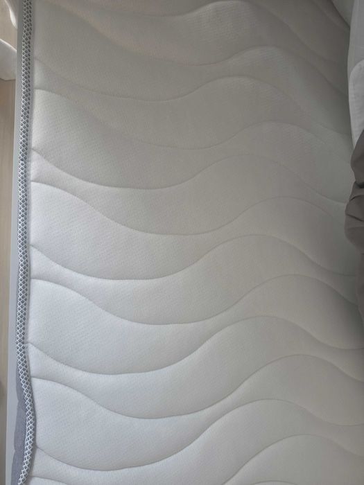 Łóżko stelaż materac