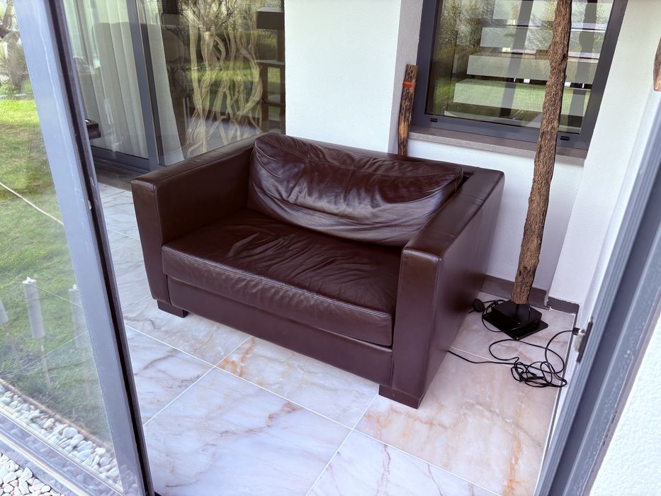 Sofá de dois lugares em pele genuína