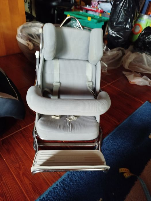 Cadeira de bebê para estar à nossa beira