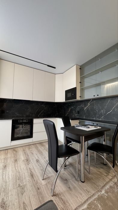 Продаж Нової 1,5 кімнатної квартири. Центр.