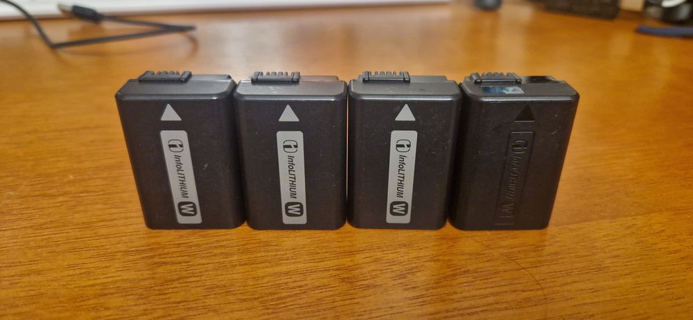 4 baterias Sony  NP-FW50