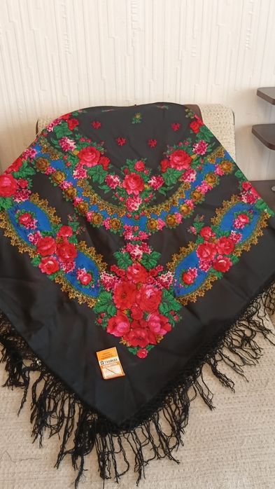 Хустка вовняна з китицями СССР. Розмір 148×148+-4см. Нова!!!