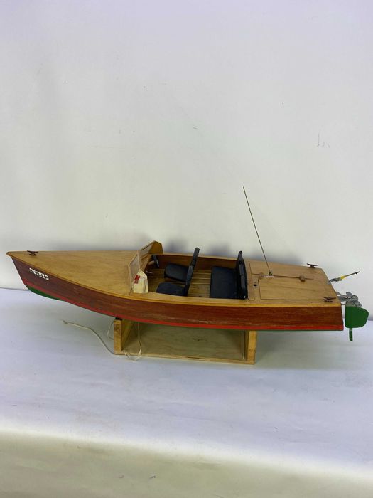 Model łodzi motorowej