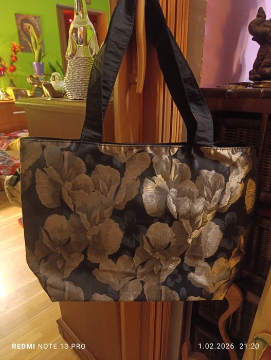 Torebka czarna ze złotym