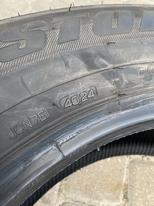 Шини Bridgestone 255/60 r18 майже нові