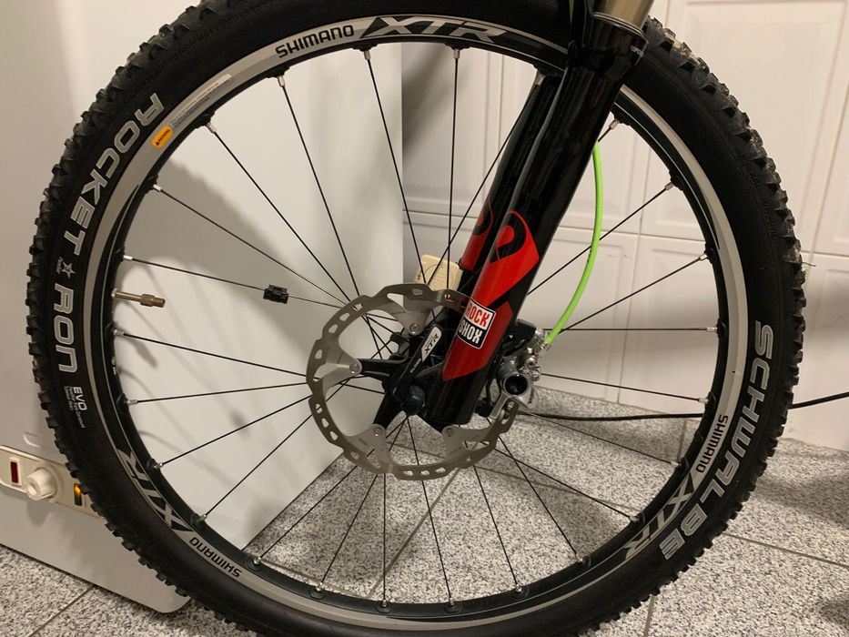 Bicicleta BTT Fuji em carbono