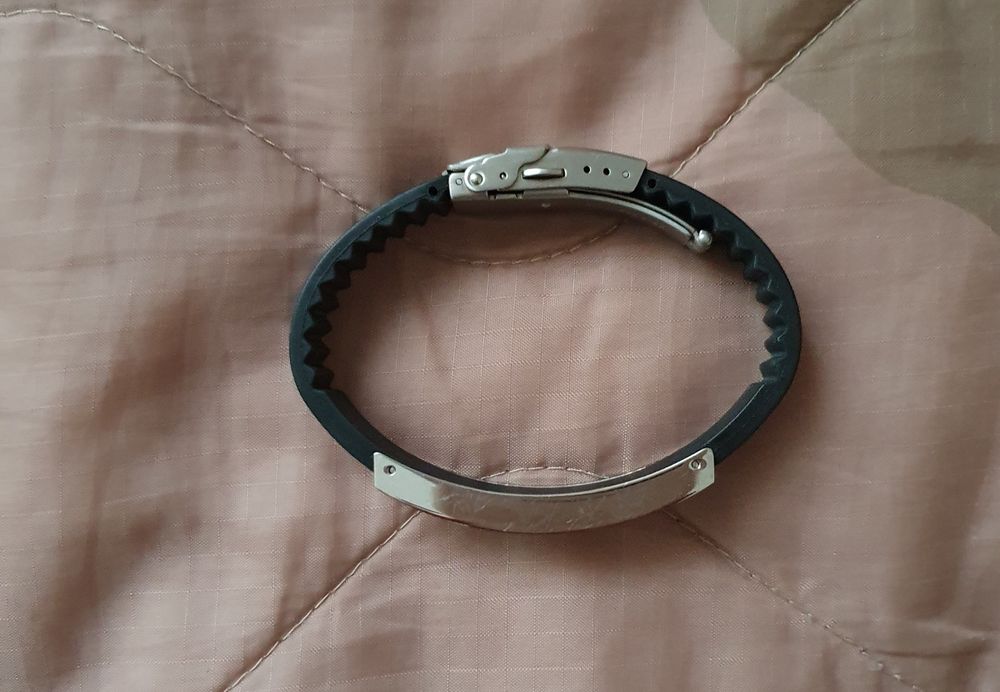 Pulseira para homem - Borracha e aço inoxidável