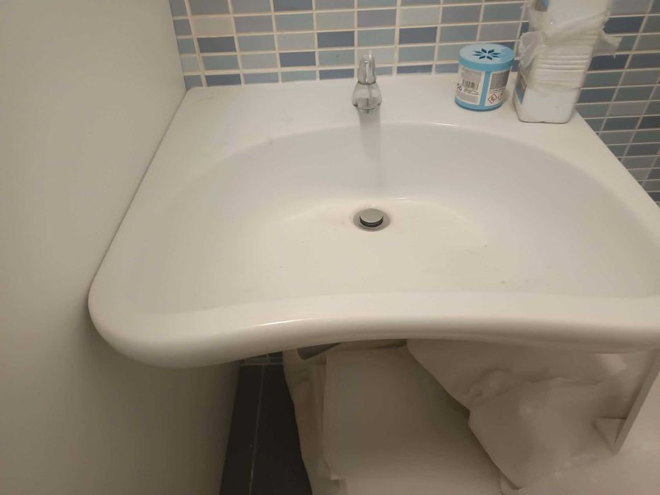 Sanita e lavatório para WC de mobilidade reduzida