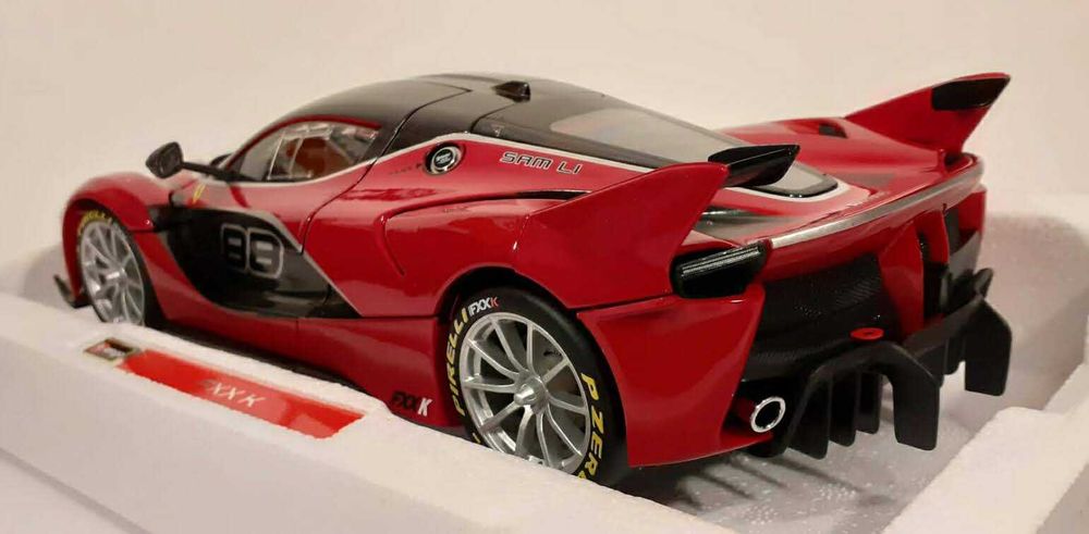 1/18 Ferrari FXX-K#88 - Burago signature