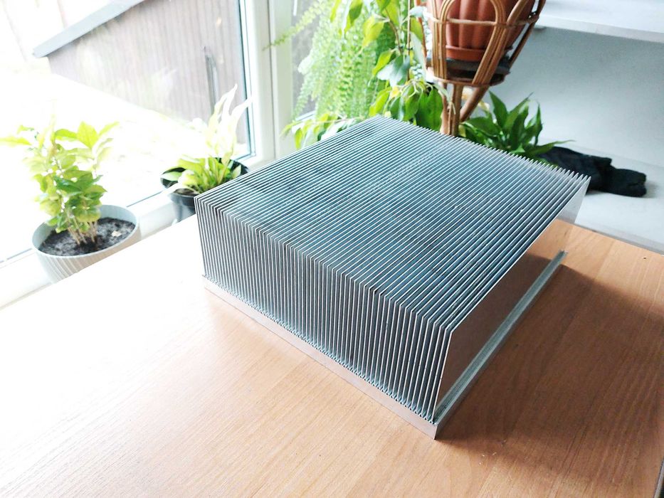 Radiator 300 x 280 x 112 mm / 9 kg / Aluminium