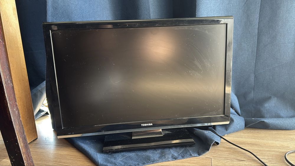 Telewizor Toshiba 23EL933G 2012 rok