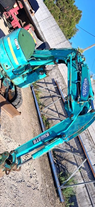Mini giratória kubota 1400 kg
