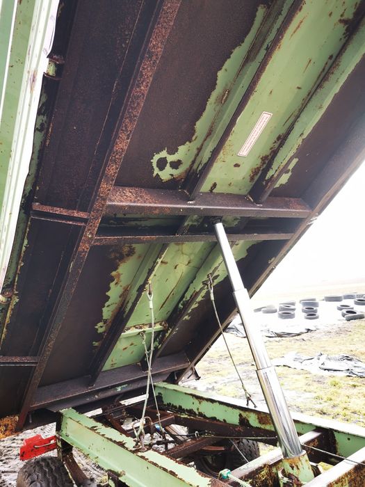 Przyczepa rolnicza 8t  3 strony wywrotka