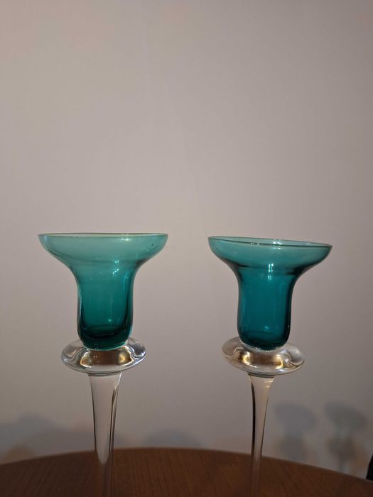 Castiçais verdes de vidro