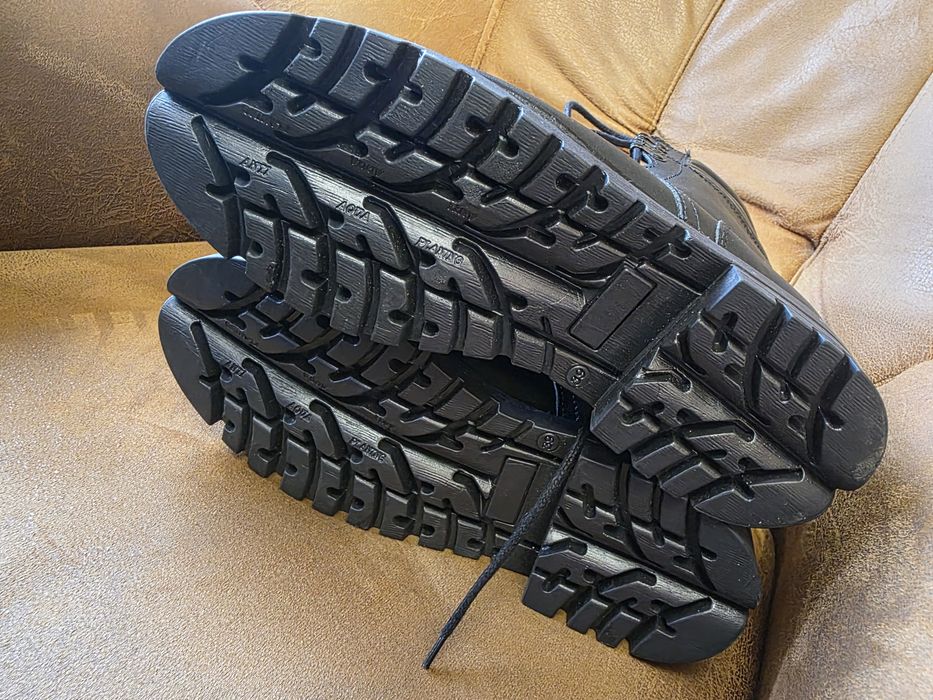 Buty kontraktowe rozm. 39 czarne, nowe