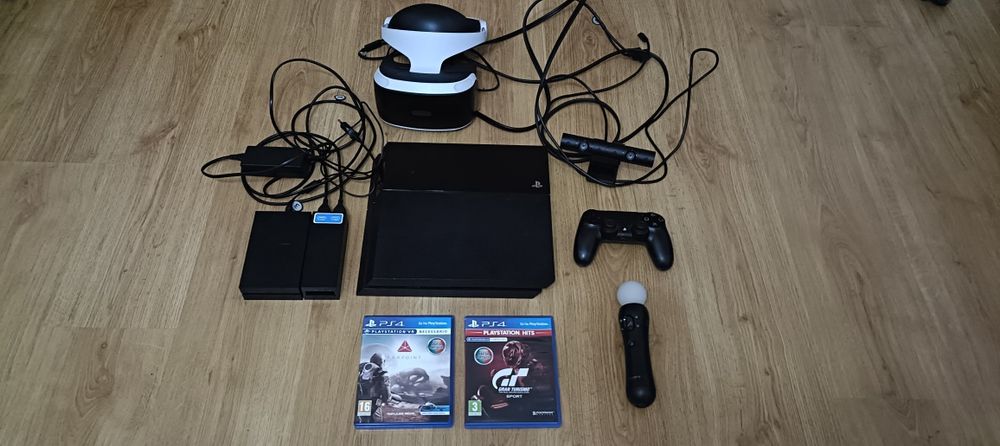 PlayStation 4 + comandos + 2 jogos VR + PlayStation VR