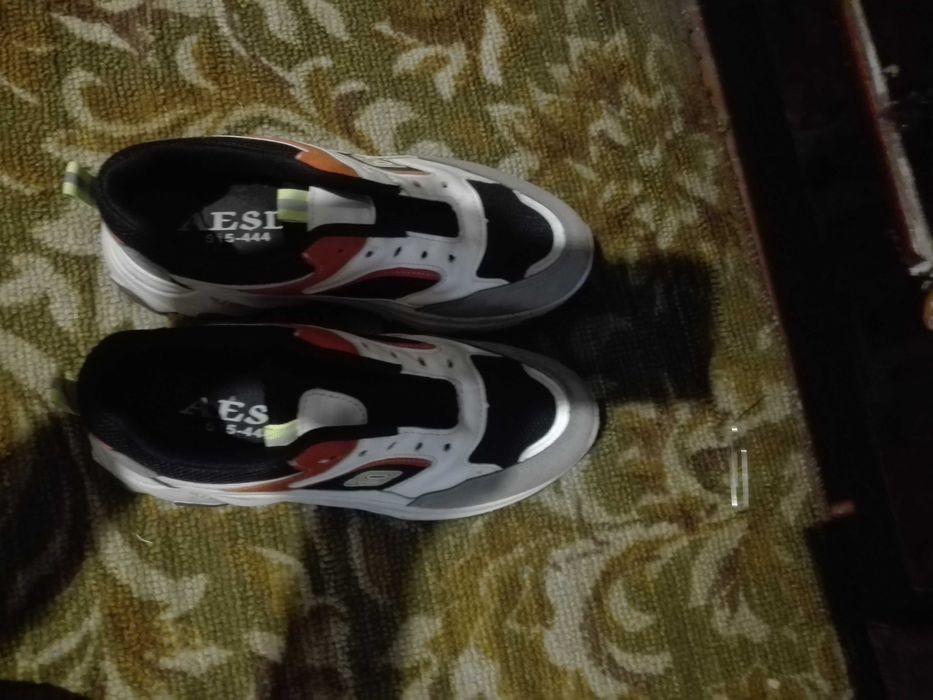 Продам кросівки в гарному стані