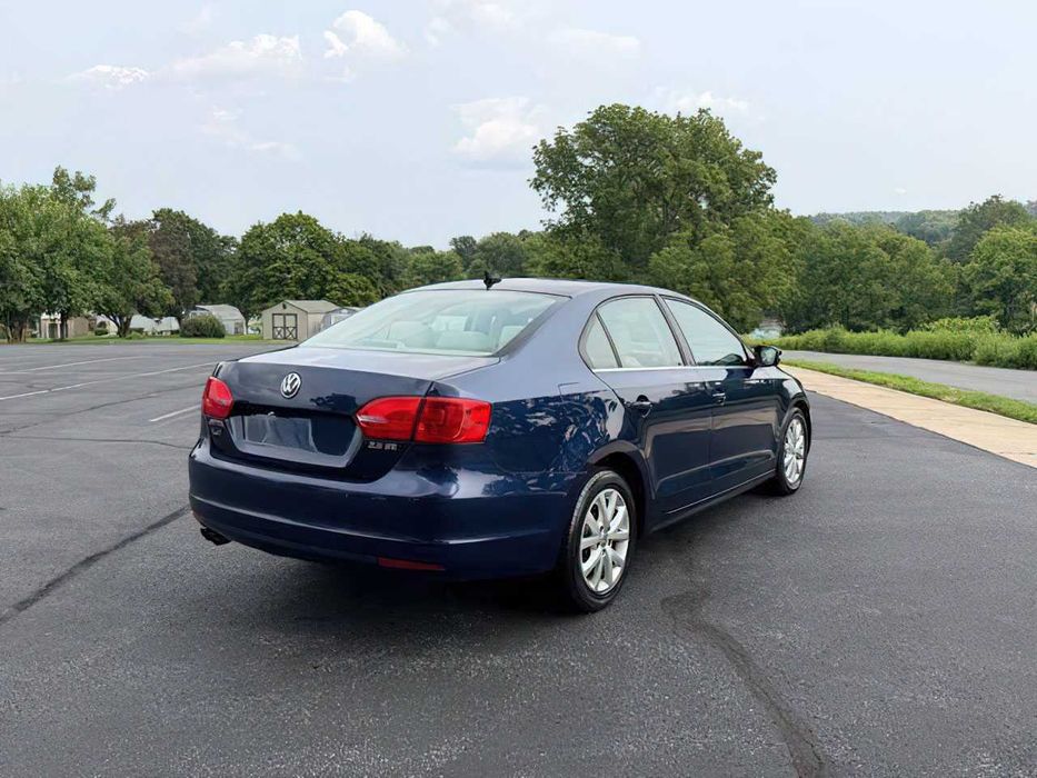 Volkswagen Jetta      2013