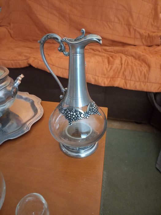 Decoração,  copos , terrina e zarra