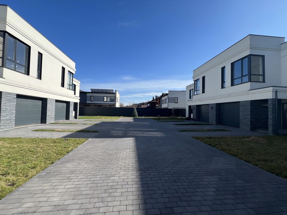 Таунхаус 158м2 з гаражем та ділянкою 2,4 сотки у Чабанах!