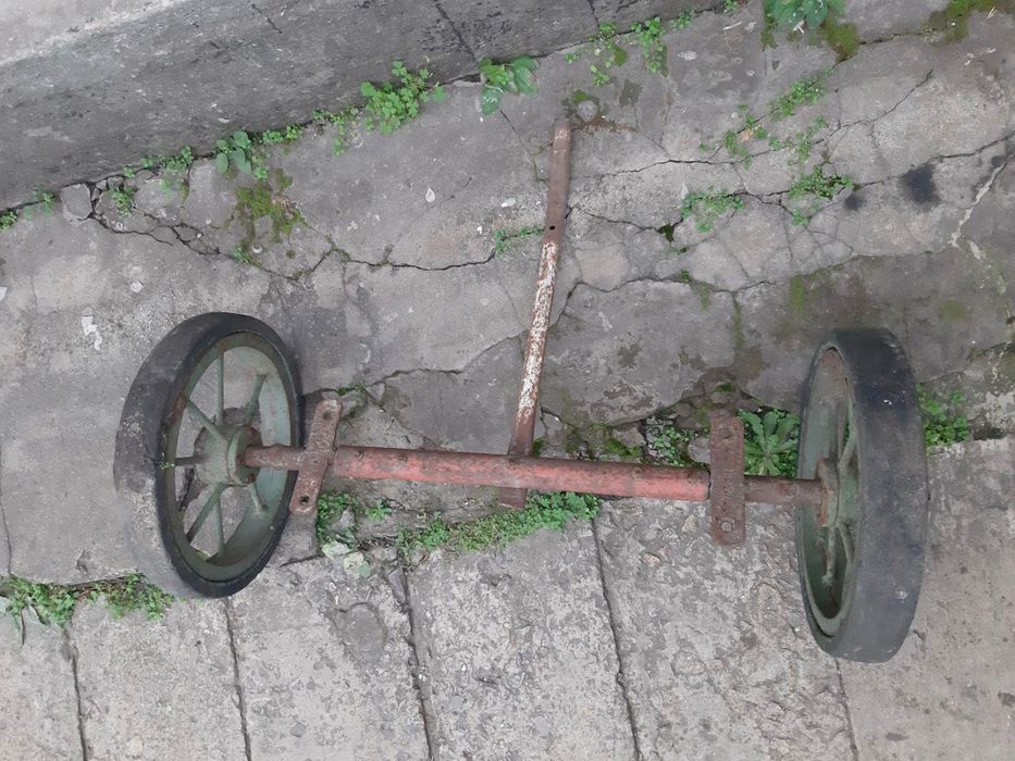 Колёса с осью от садовой тачки