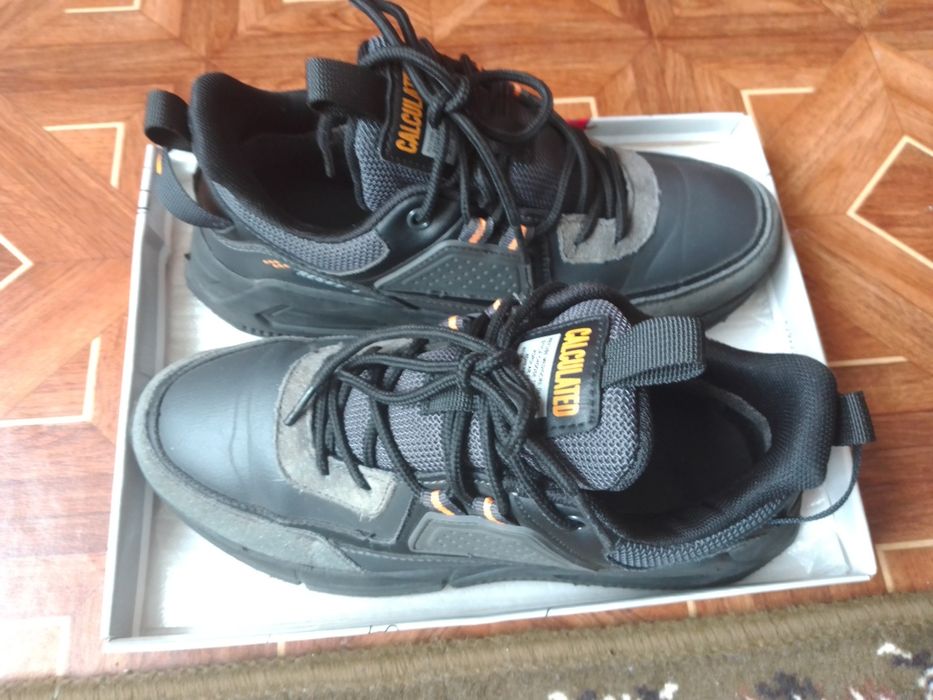 Кроссівки, сірого кольору