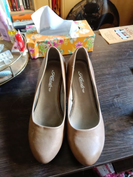 Buty na małym obcasie