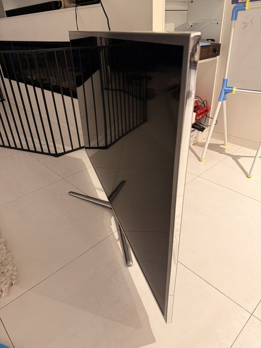 LED TV Samsung 55” pe central e oferta suporte parede