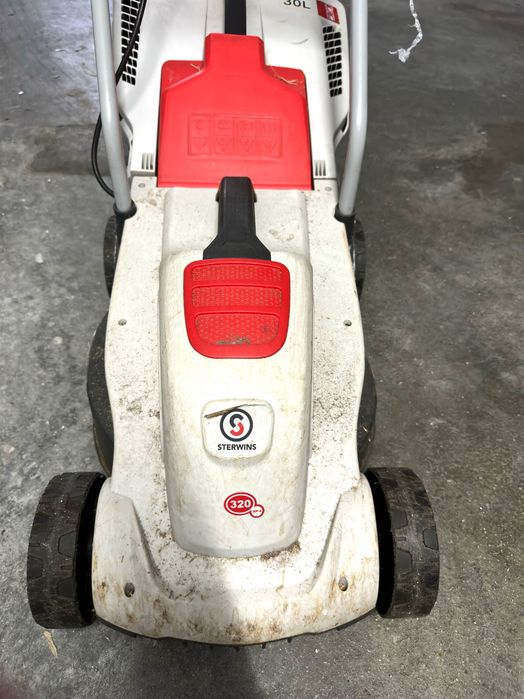 Máquina de cortar relva Sterwins 30L