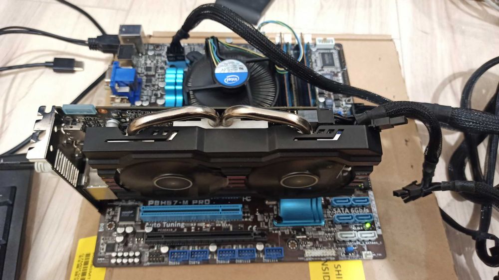 płyta ASUS P8H67-M PRO 8GB CPU i5-3550 Grafika ASUS Radeon 7790 OC