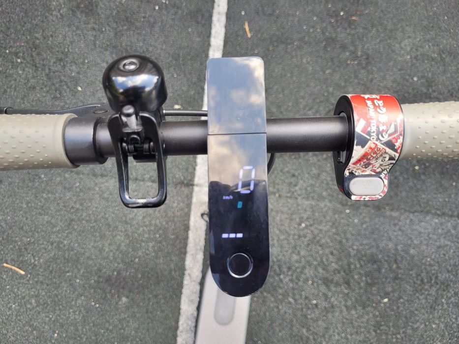Продам самокат Xiaomi Mi Electric Scooter 1S