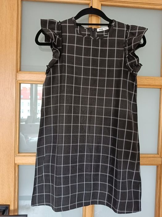 Nowa sukienka w kratkę 152