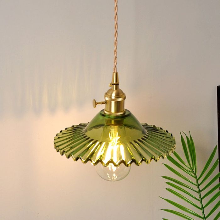 Скляний підвісний світильник з мідним патроном та вмикачем на ньому