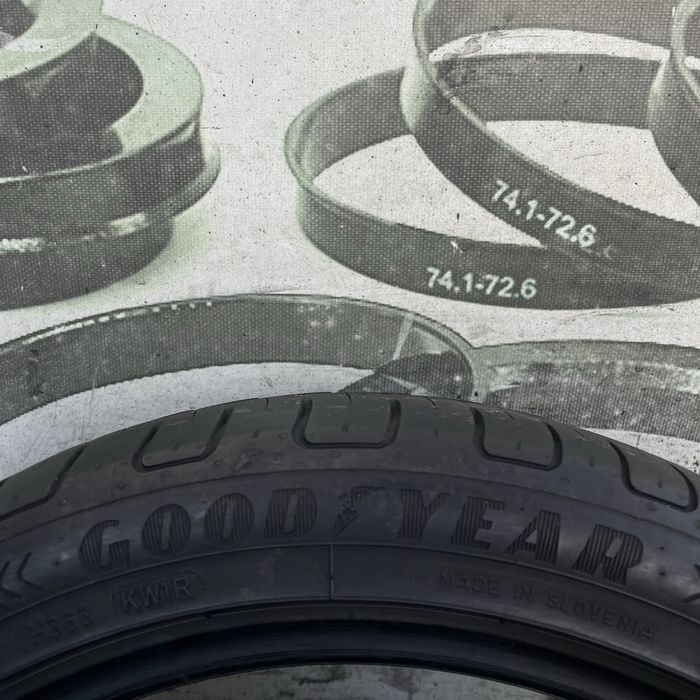 Летние шины  215 45 17 Goodyear