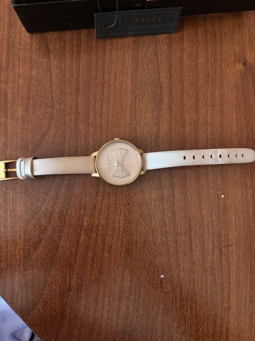 Женские кварцевые часы Ted Baker Brook