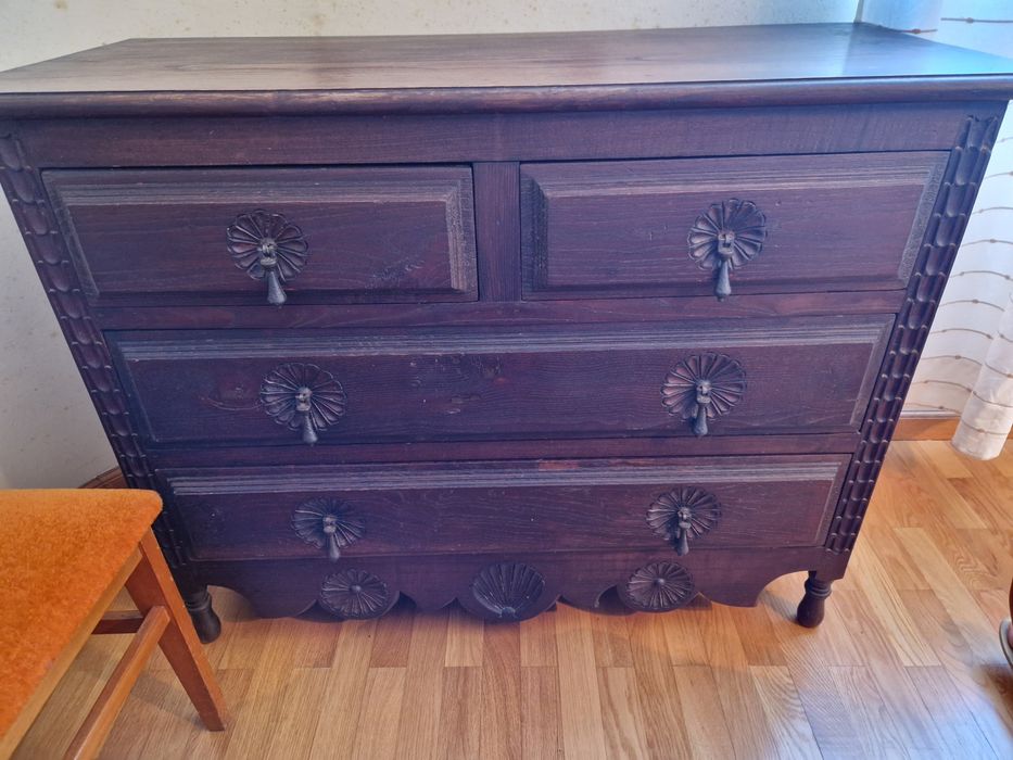 Cómoda de quarto em madeira