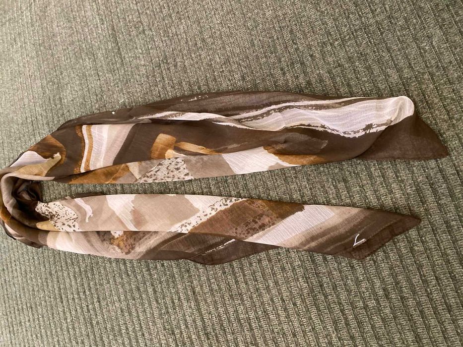 Chusta-paszka 90x90 cm  Nowa bez metki papierowej