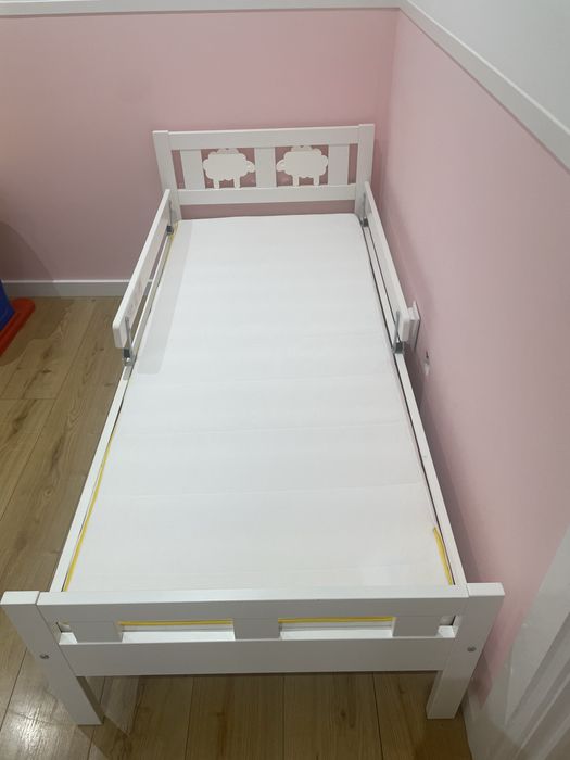 Cama de criança Ikea pouco utilizada.