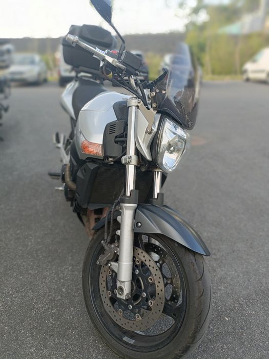 Suzuki GSR 600 - Estilo Naked