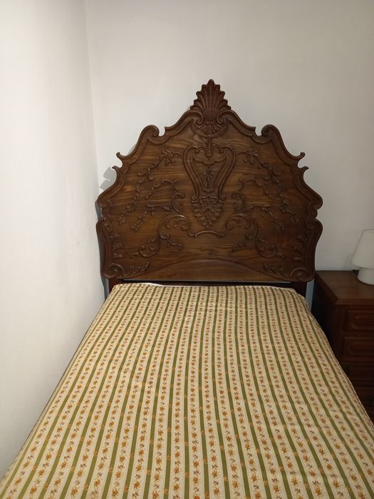 Cama solteiro madeira talhada manualmente