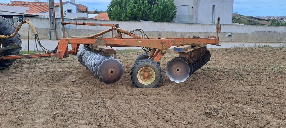 Reboque Banheira trator herculano 16 toneladas e grade de discos galucho glhr